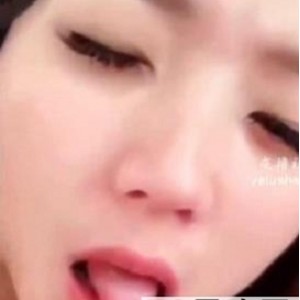 草莓味小仙女VIP：推特网红少女的青春丰满与纯洁